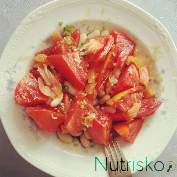 salata od graha i rajčica